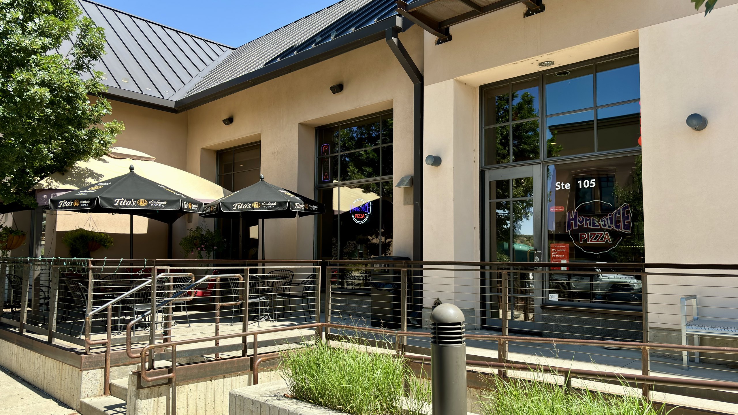 The patio exterior at HomeSlice Pizza Three Springs